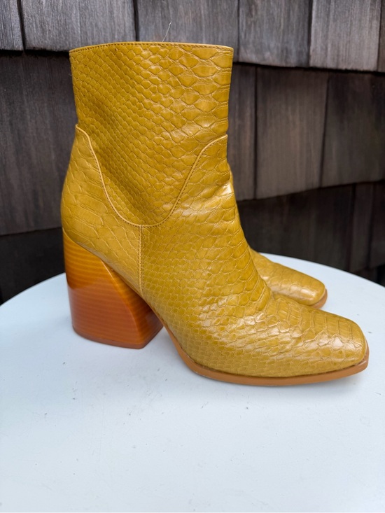 Sam Edelman Shoes - Circus by Sam Edelman booties yellow  textured faux leather heels Sz 9.5